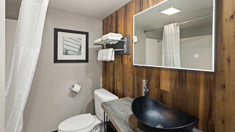 Scottish Inns & Suites Austin Room