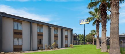 Scottish Inns & Suites Austin Exterior