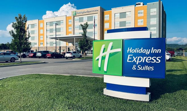 Holiday Inn Express & Suites Moundsville Exterior