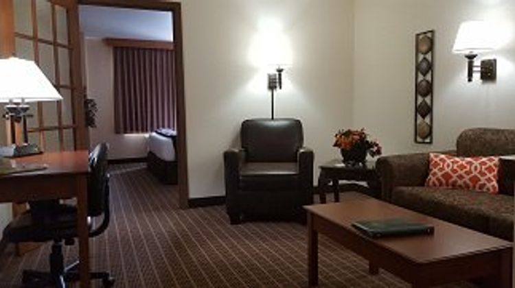 Expressway Suites Room