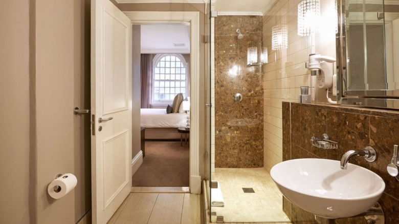 <b>Mandela Rhodes Place Room</b>. Images powered by <a href="https://www.leonardoworldwide.com/" title="Leonardo Worldwide" target="_blank">Leonardo</a>.