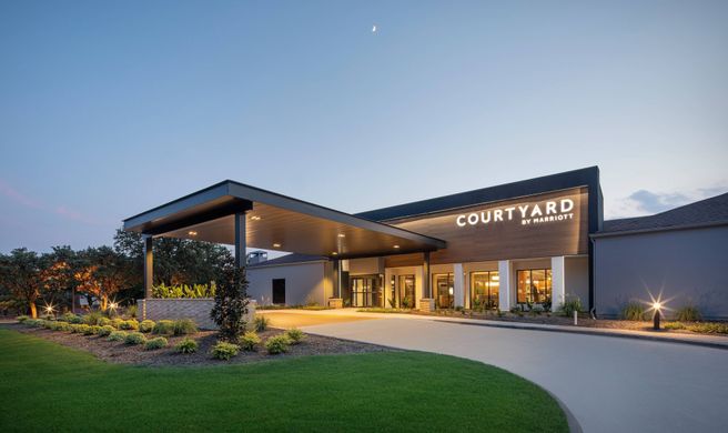 Courtyard Dallas Addison/Midway Exterior