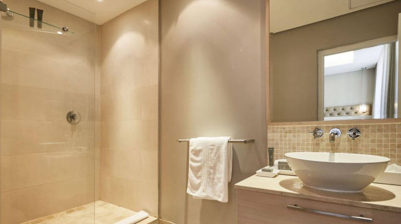 <b>Mandela Rhodes Place Room</b>. Images powered by <a href="https://www.leonardoworldwide.com/" title="Leonardo Worldwide" target="_blank">Leonardo</a>.