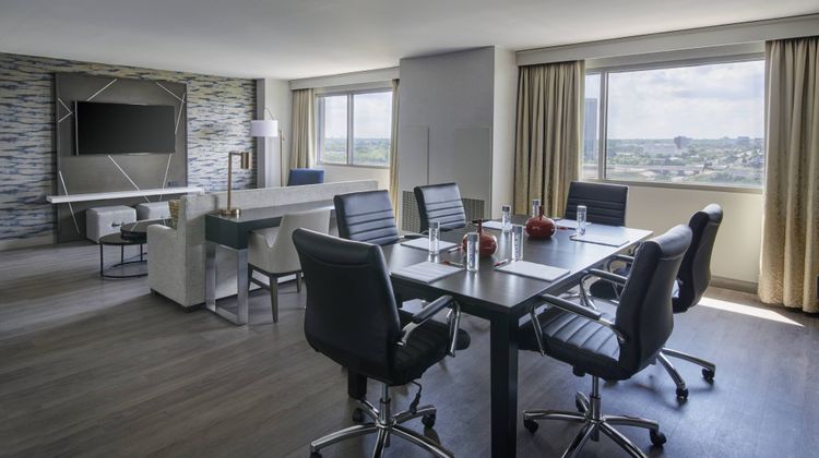 Detroit Marriott Troy Suite