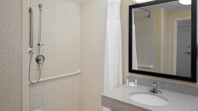 Fairfield Inn-Suites Detroit Metro Arpt Room