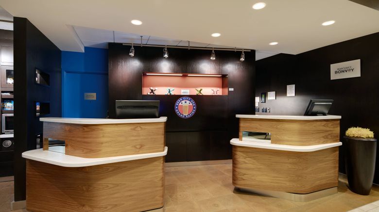 <b>Courtyard Grand Rapids Airport Lobby</b>. Images powered by <a href="https://www.leonardoworldwide.com/" title="Leonardo Worldwide" target="_blank">Leonardo</a>.
