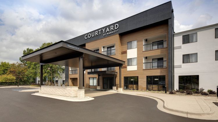 Courtyard Grand Rapids Airport Exterior