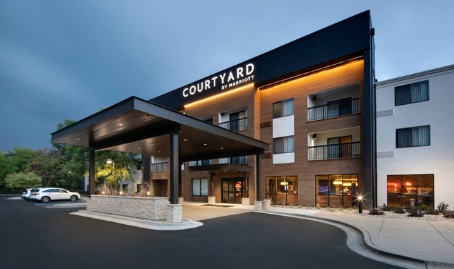 Courtyard Grand Rapids Airport Exterior