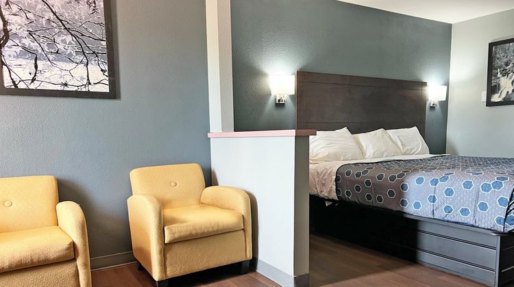 Red Carpet Inn & Suites Newnan Room