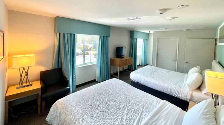 Red Roof PLUS+ Tampa - Busch Gardens Room