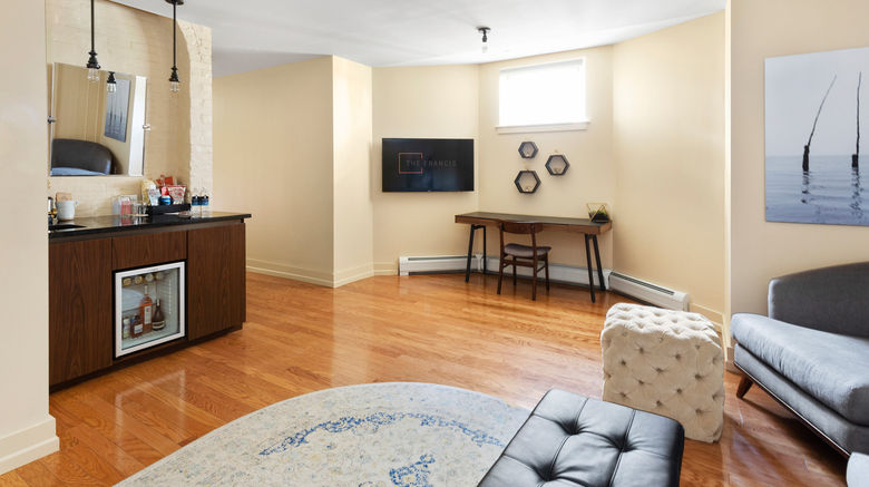 <b>The Francis Suite</b>. Images powered by <a href="https://www.leonardoworldwide.com/" title="Leonardo Worldwide" target="_blank">Leonardo</a>.