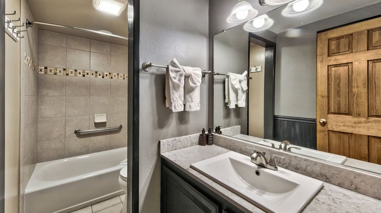 <b>Lakeland Village Resort at Heavenly Room</b>. Images powered by <a href="https://www.leonardoworldwide.com/" title="Leonardo Worldwide" target="_blank">Leonardo</a>.