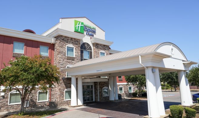 Holiday Inn Express Hotel & Suites Exterior