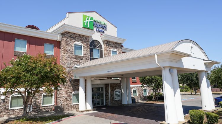 Holiday Inn Express Hotel & Suites Exterior