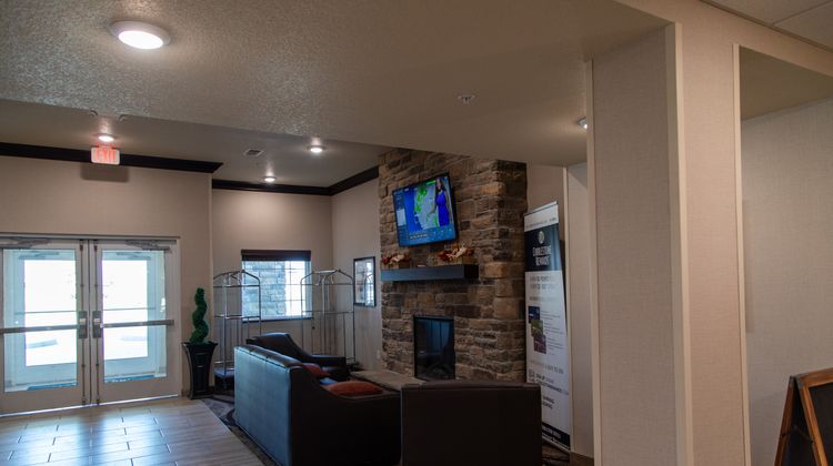 Cobblestone Inn & Suites Lobby