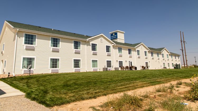 Cobblestone Inn & Suites Exterior