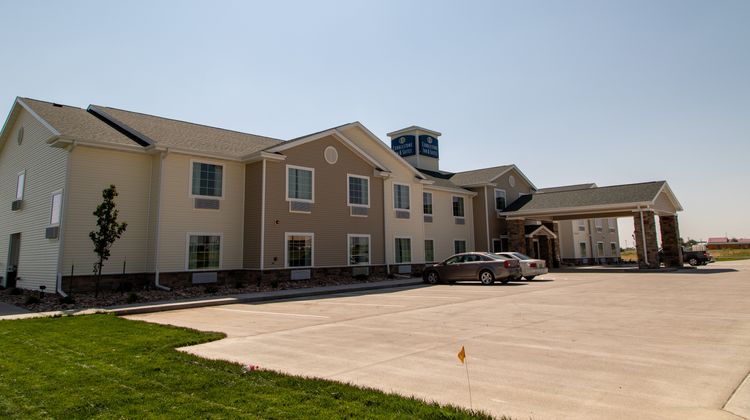 Cobblestone Inn & Suites Exterior