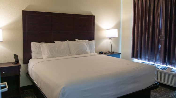 Cobblestone Inn & Suites Suite