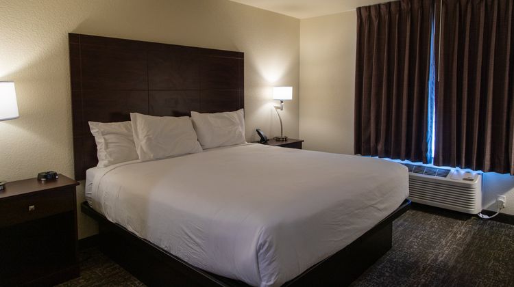 Cobblestone Inn & Suites Room