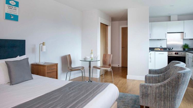 HQ Aparthotel Farnborough Room