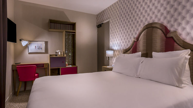 Hotel La Parizienne Room
