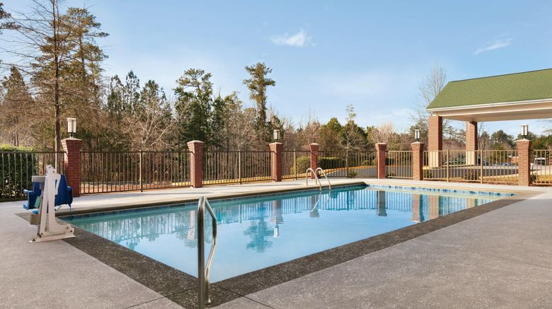 <b>Four Points by Sheraton Raleigh Pool</b>. Images powered by <a href="https://www.leonardoworldwide.com/" title="Leonardo Worldwide" target="_blank">Leonardo</a>.