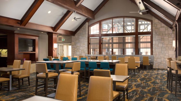 Residence Inn Kansas City Airport Exterior