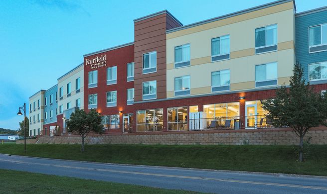 Fairfield Inn & Suites Marquette Exterior
