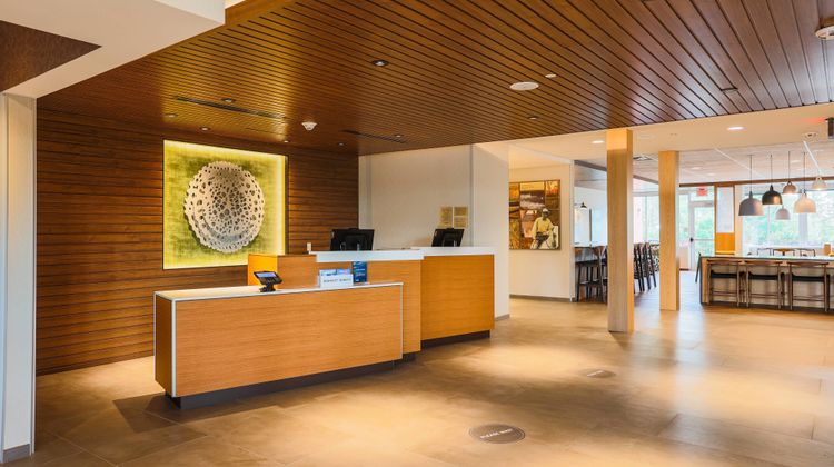Fairfield Inn & Suites Marquette Lobby