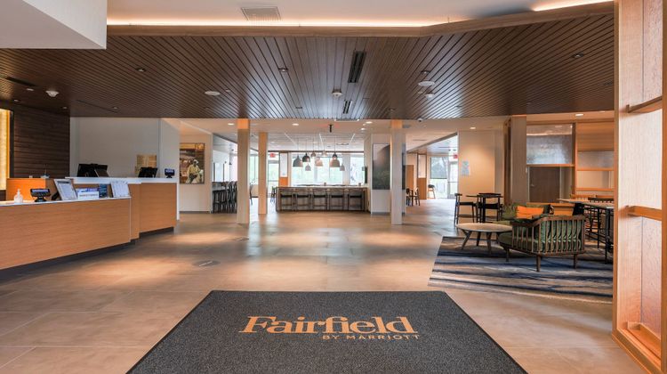 Fairfield Inn & Suites Marquette Lobby