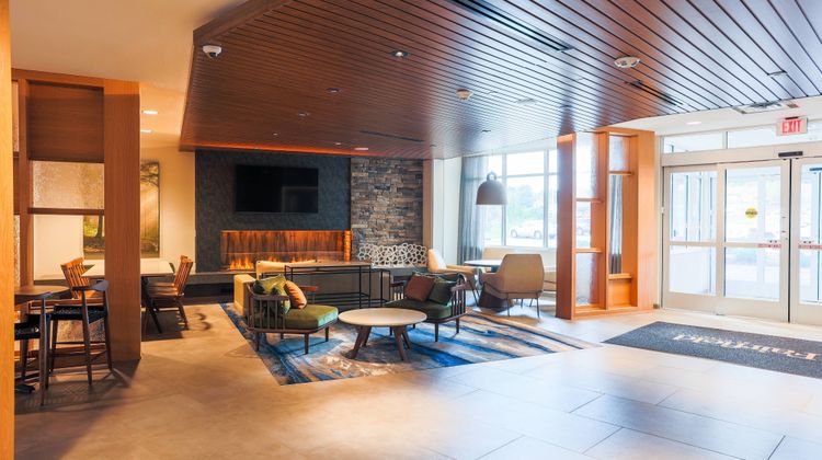 Fairfield Inn & Suites Marquette Lobby