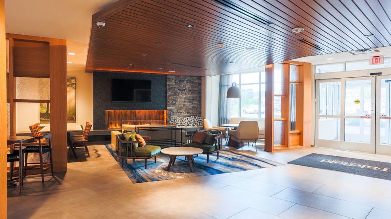 <b>Fairfield Inn & Suites Marquette Lobby</b>. Images powered by <a href="https://www.leonardoworldwide.com/" title="Leonardo Worldwide" target="_blank">Leonardo</a>.
