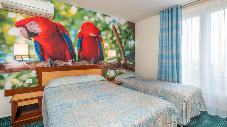 Hotel Terminus Montparnasse Room