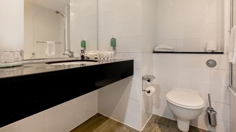 <b>The Glasshouse Hotel Room</b>. Images powered by <a href="https://www.leonardoworldwide.com/" title="Leonardo Worldwide" target="_blank">Leonardo</a>.