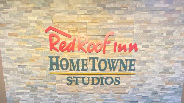 HomeTowne Studios Prattville Lobby