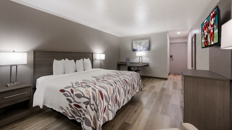 <b>Red Roof Inn Madisonville Room</b>. Images powered by <a href="https://www.leonardoworldwide.com/" title="Leonardo Worldwide" target="_blank">Leonardo</a>.