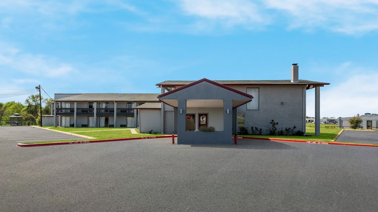 Red Roof Inn Madisonville Exterior