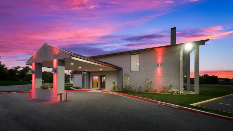 Red Roof Inn Madisonville Exterior