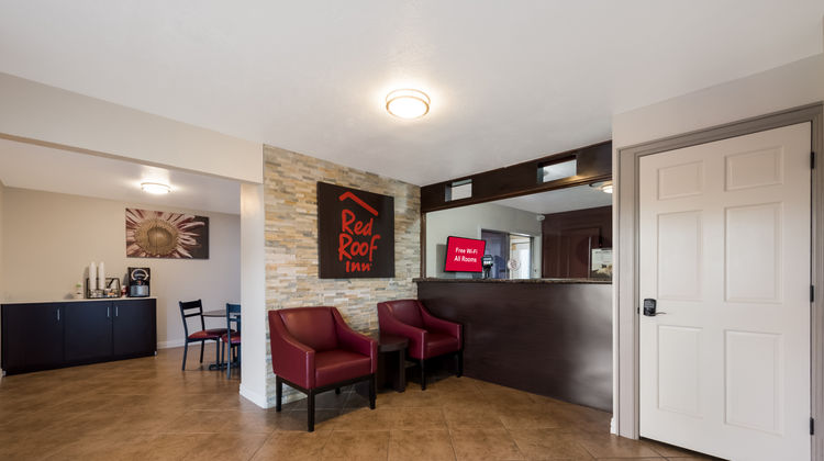 Red Roof Inn Madisonville Lobby