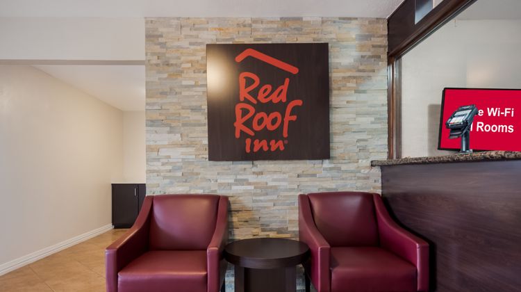 Red Roof Inn Madisonville Lobby