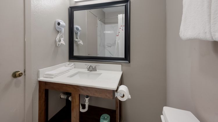 Red Roof Inn Madisonville Room