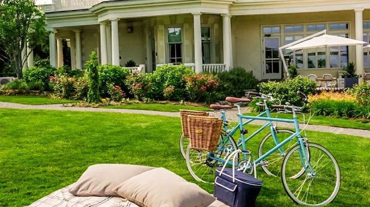 The Chanler at Cliff Walk Pool