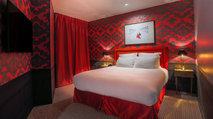 Hotel La Parizienne Room