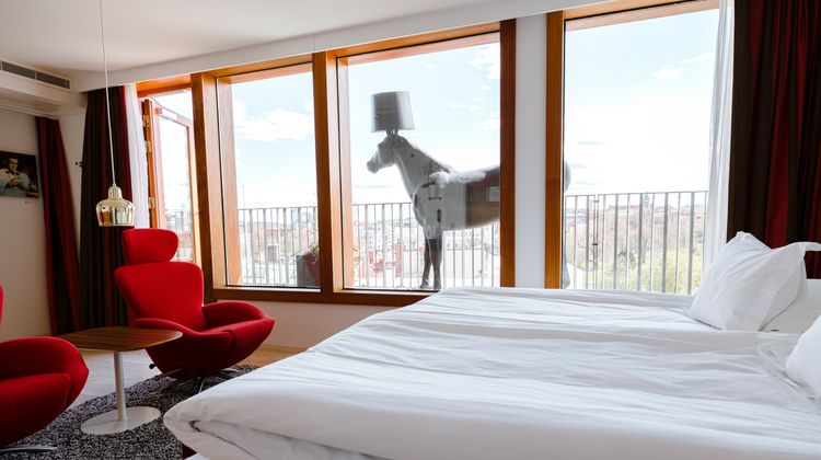 Avalon Hotel Room