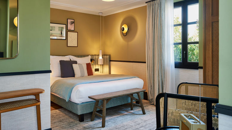<b>Ultimate Provence Wine Estate & Hotel Room</b>. Images powered by <a href="https://www.leonardoworldwide.com/" title="Leonardo Worldwide" target="_blank">Leonardo</a>.