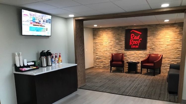 Red Roof Inn Somerset, PA Lobby