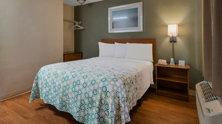 HomeTowne Studios Orlando - UCF Area Room