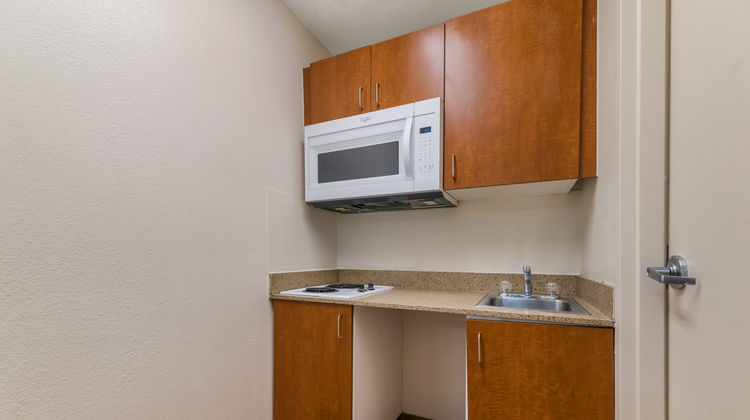 HomeTowne Studios Orlando - UCF Area Room