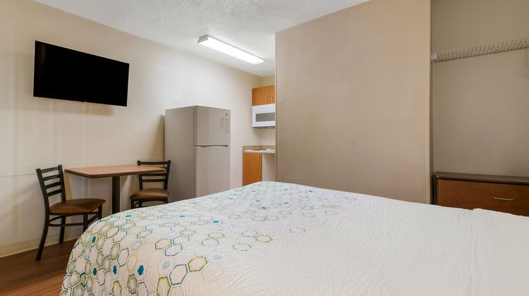 HomeTowne Studios Orlando - UCF Area Room