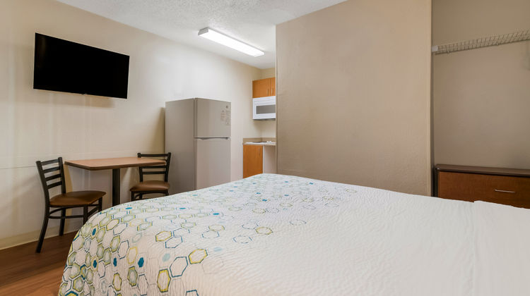 HomeTowne Studios Orlando - UCF Area Room